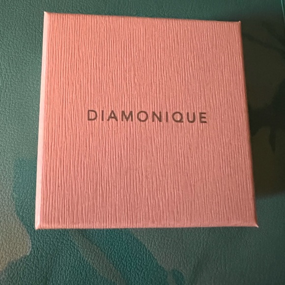 Dominique Yellow Eternity Band Ring new size 8 round stones - Picture 7 of 9